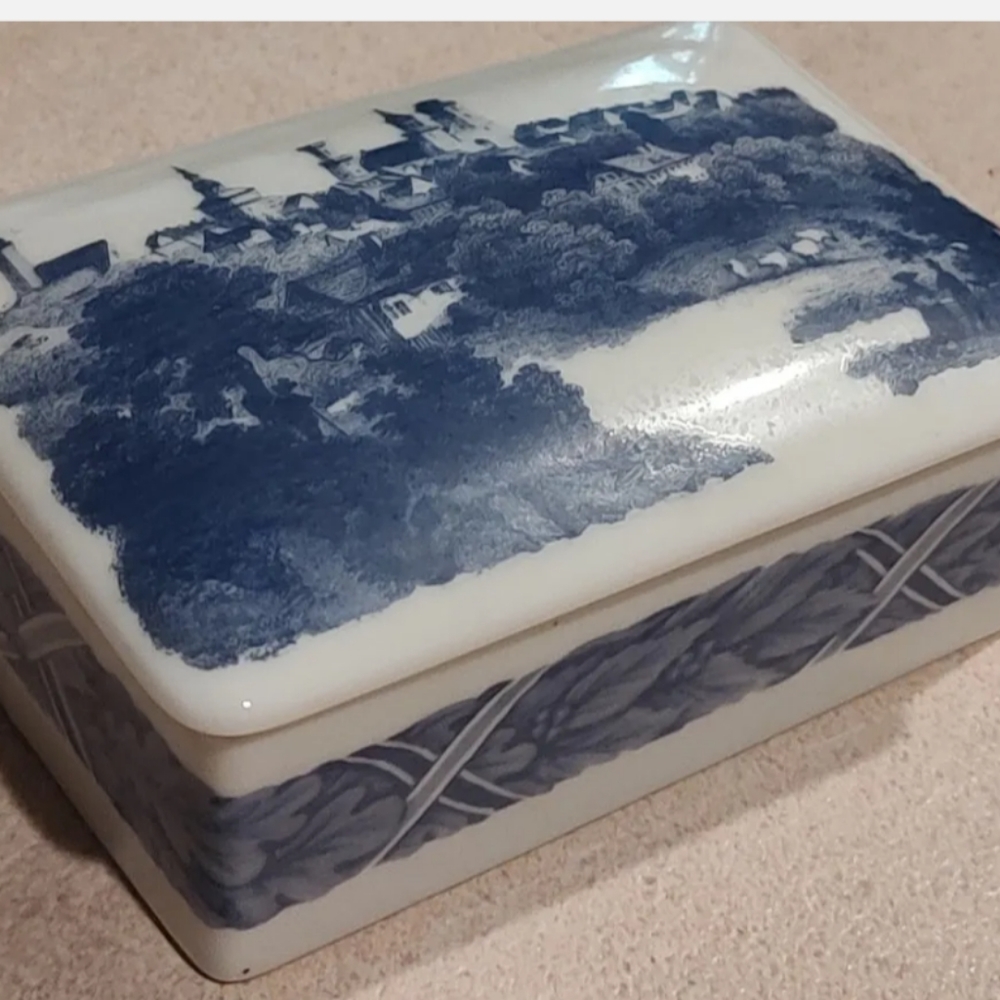 Vintage Estee Lauder Blue white Toile Trinket Box Soap holder dish No soap